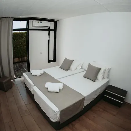 Ovis 4* 아이아 나파